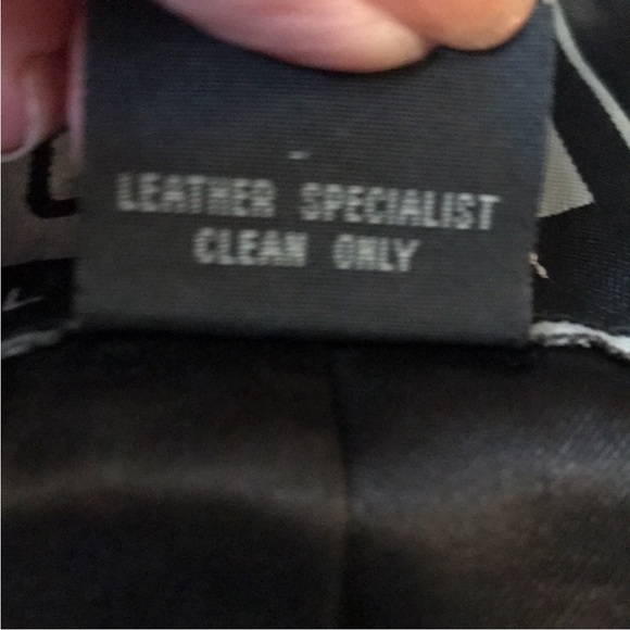 Clío Leather Women’s Jacket. Size Large
Great shape
No stains, no rips, no tears - Picture 8 of 8